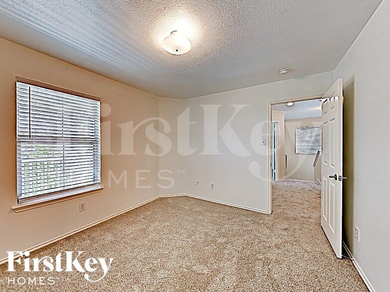 Building Photo - 9117 Waterman Dr