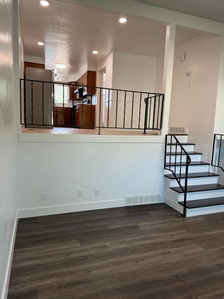 Building Photo - 78 W 990 S