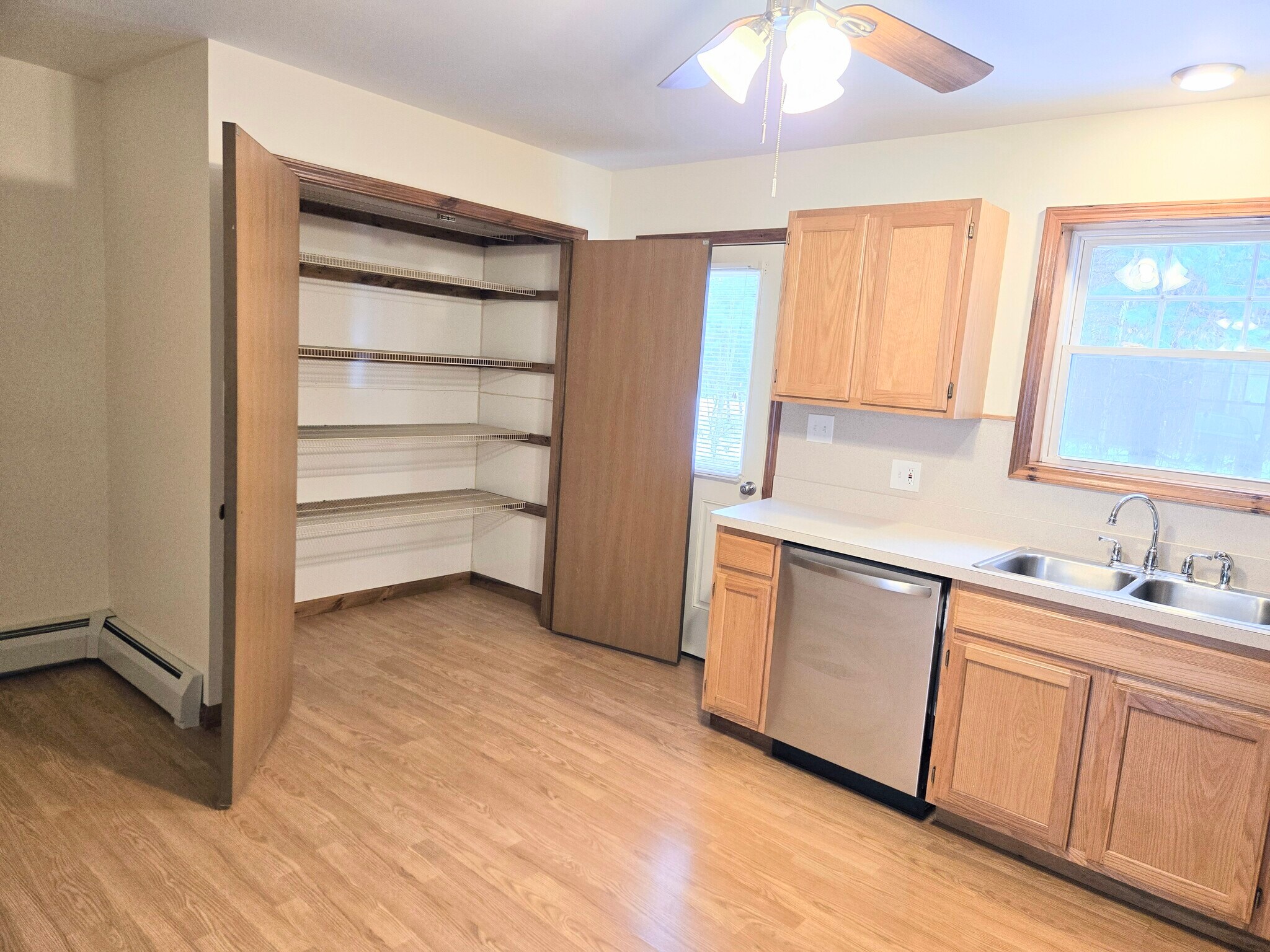 Kitchen - 602 Forest Ln