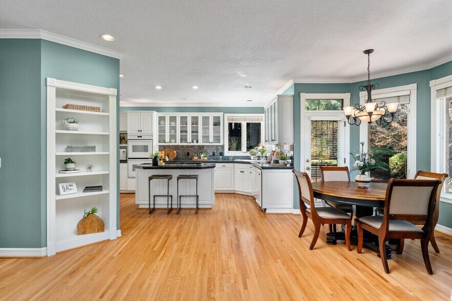 Building Photo - 16235 SW Falcon Dr