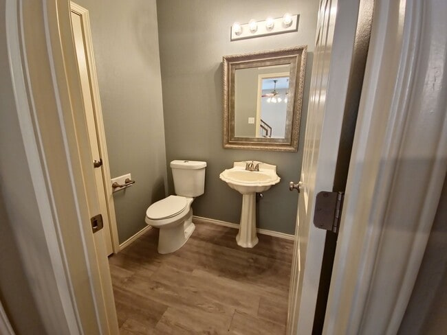 Building Photo - Enchanting 4 Bedroom home located in Plum Creek!