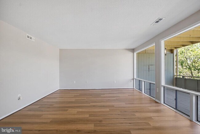 Building Photo - 7204 Donnell Pl