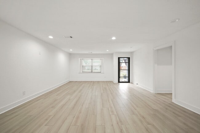 Building Photo - 6010 Rutherglenn Dr