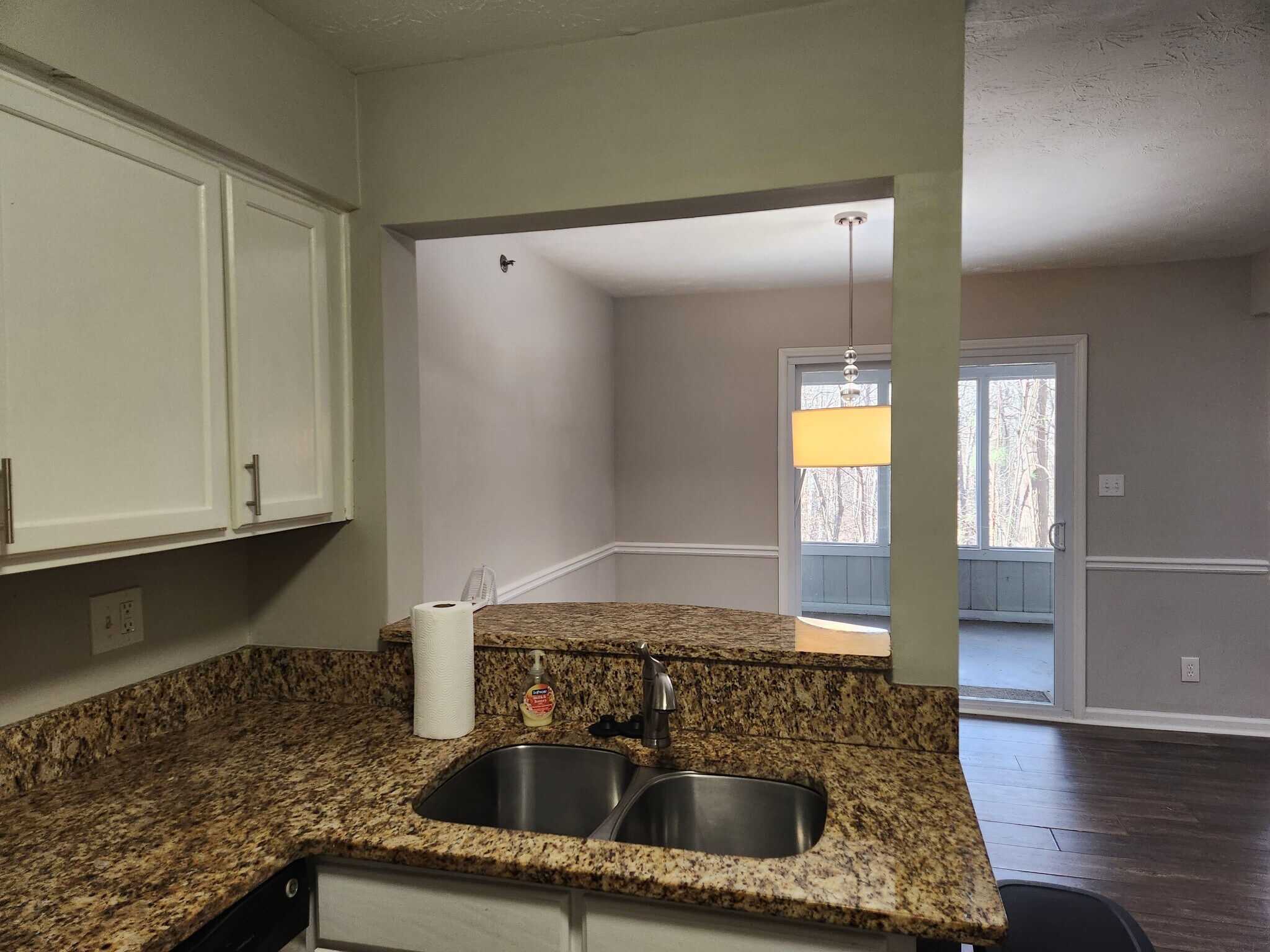 Building Photo - 4000 Riverlook Pky SE