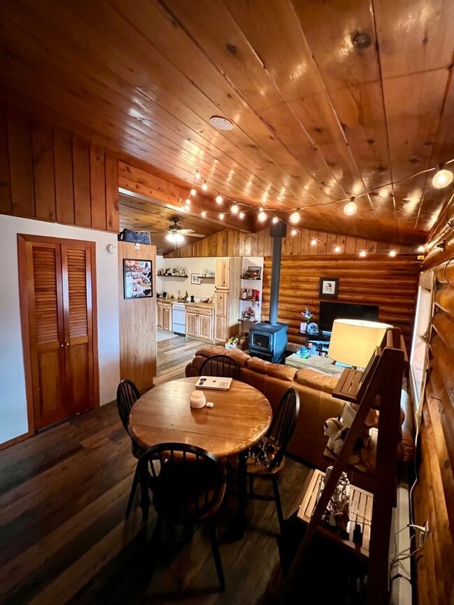 Building Photo - Charming 2-Bedroom Home in Moose Creek – D...
