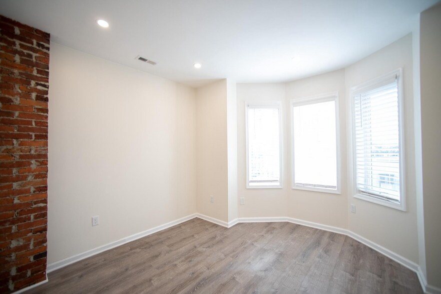 Building Photo - 2049 Snyder Ave