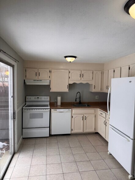 Building Photo - 148 Westbury Park Rd