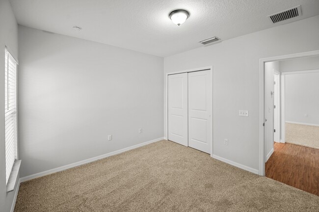 Building Photo - 1621 Town Park Ct