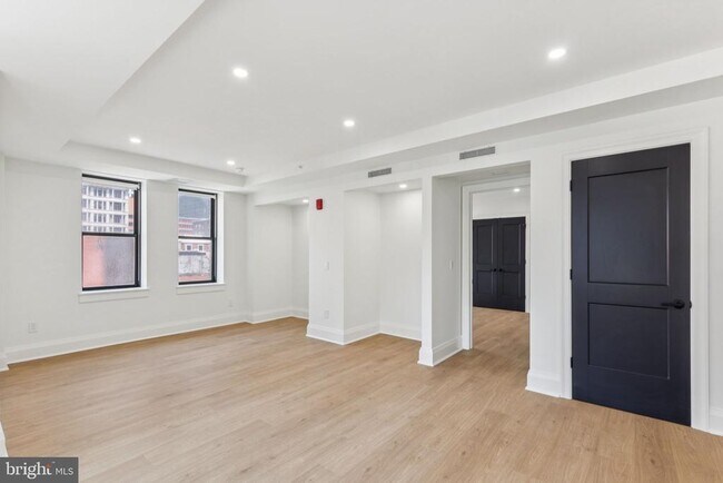 Building Photo - 135 S 19th St