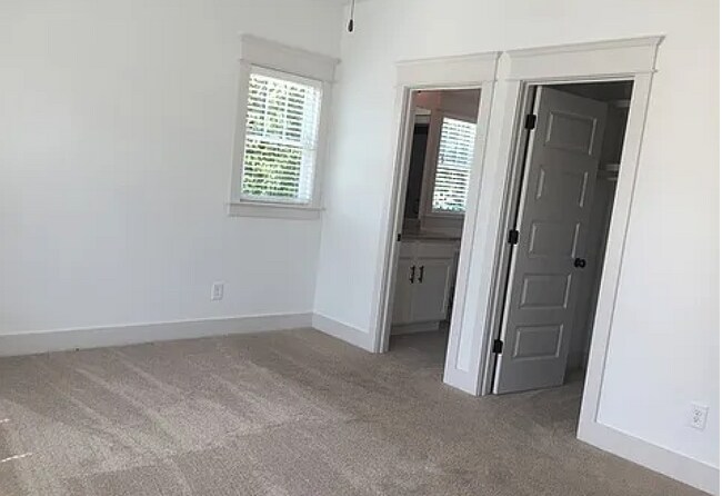 Building Photo - 2 bed/2.5 bath in the Nations!