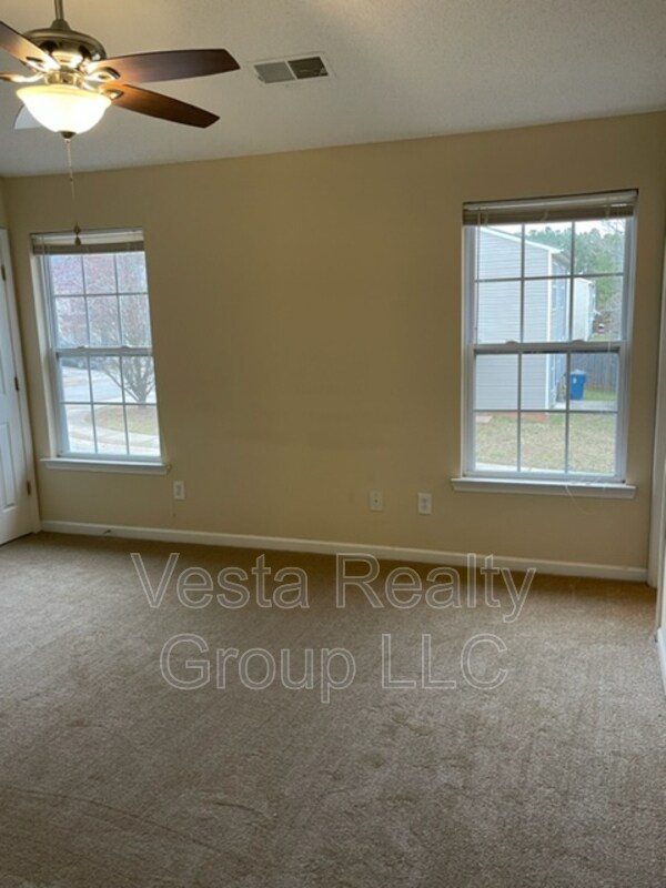 Building Photo - 207 London Dr