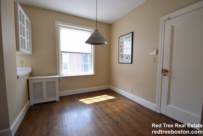 Building Photo - 141 Beaconsfield Rd