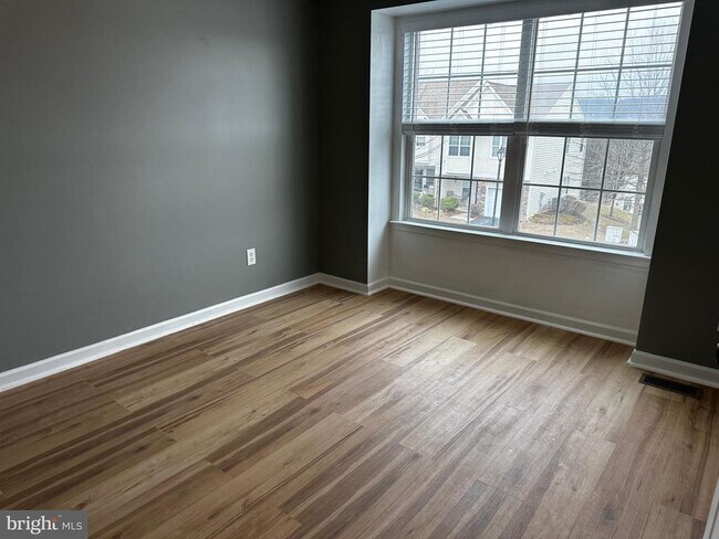 Building Photo - 2732 Shelburne Rd