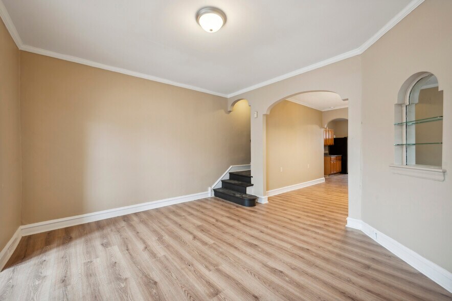 Building Photo - 5122 N Hutchinson St