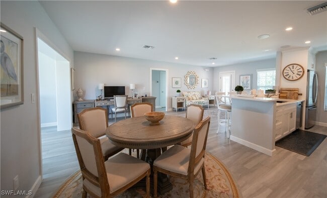 Building Photo - 911 Heron Ct