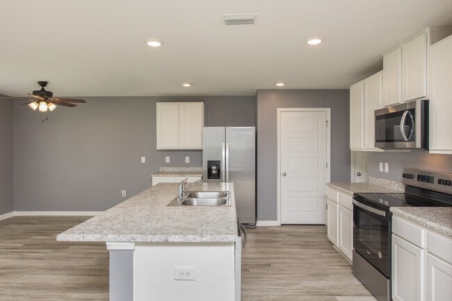 Building Photo - 5720 Blackhorse Cir