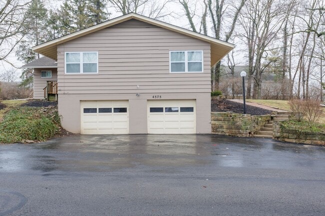 Building Photo - Spacious 2-Bed, 2-Bath Home with Basement – Prime Columbus Location!