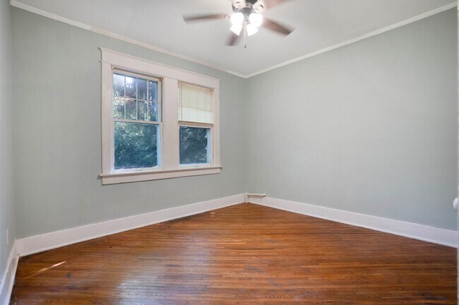 Building Photo - Charming Historic 2BR Apartment with Garag...