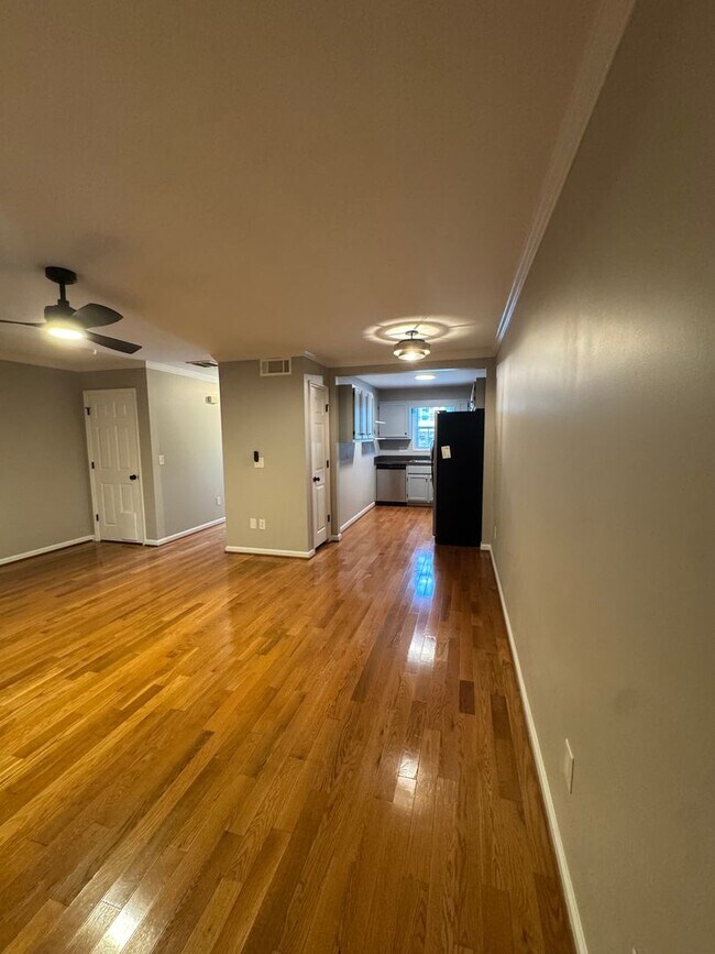 Building Photo - 1232 Camelot Ct
