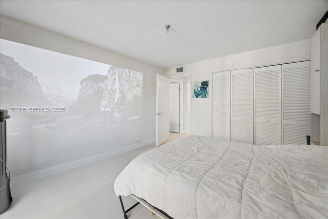 Building Photo - 1915 Brickell Ave