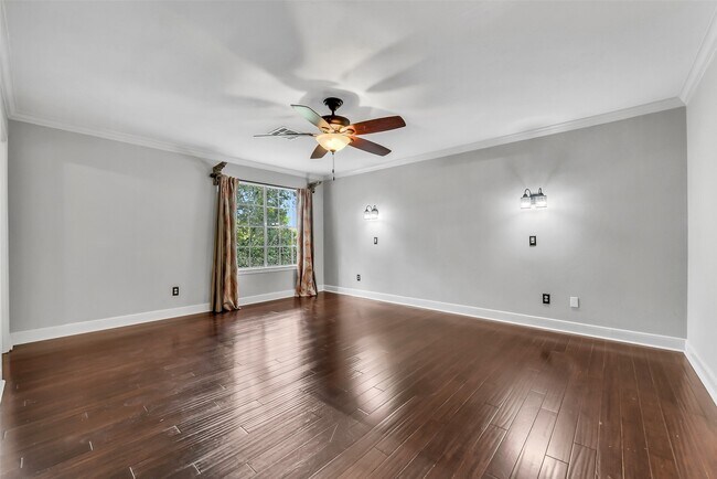 Building Photo - 2111 Riverside Dr