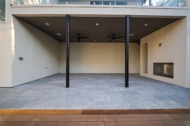 Building Photo - 2904 Westhill Dr