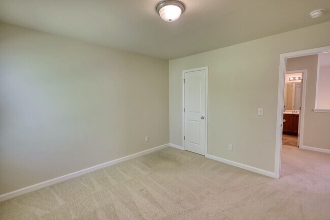 Building Photo - Charming 3BR House in Hampton
