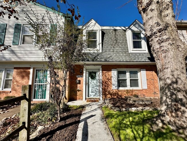 Building Photo - Updated & READY NOW!! A 3-Bedroom Great Neck Home! Excellent Schools! All Appliances Convey!