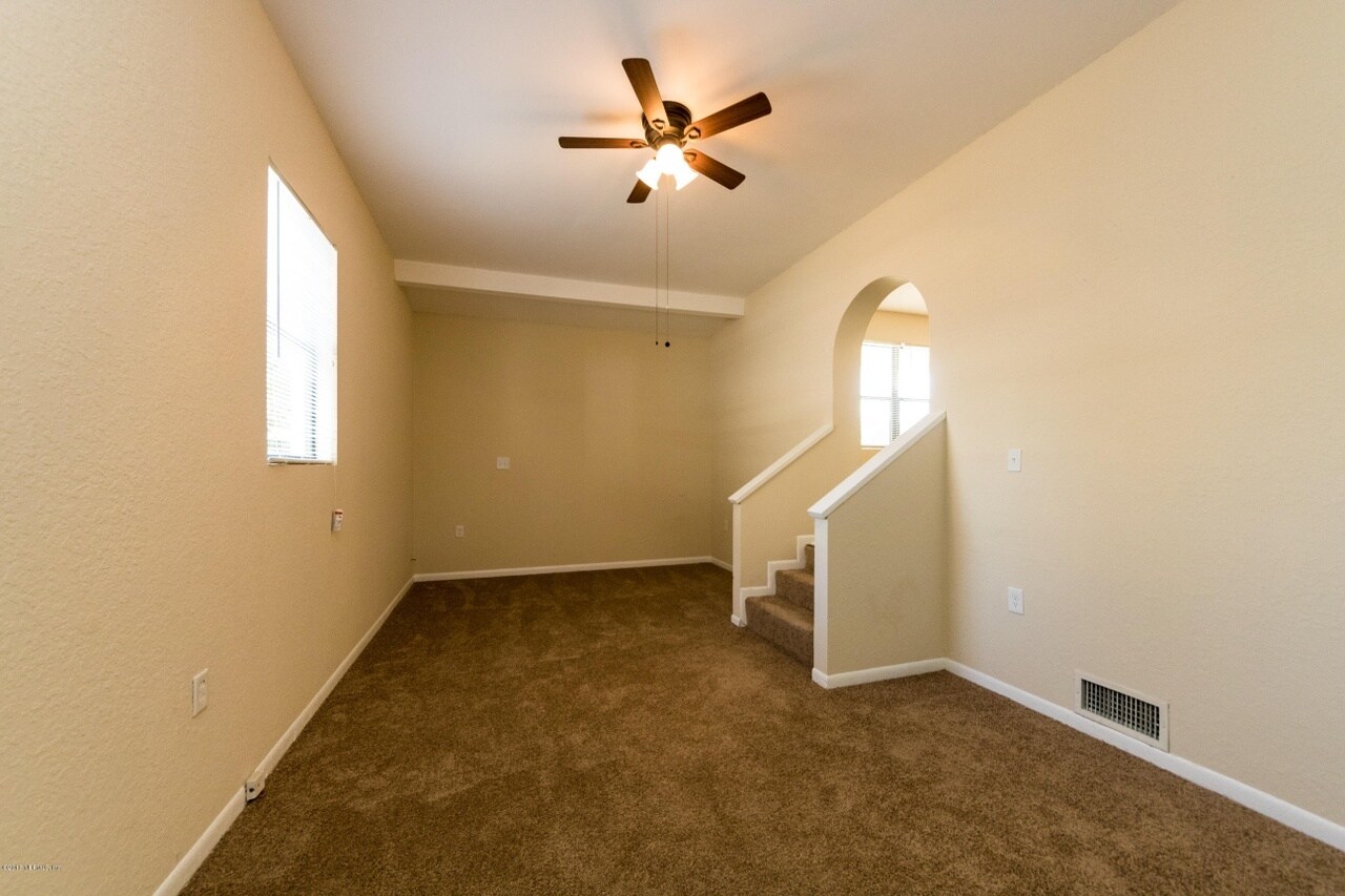 Bonus or living room - 3248 Shetland Rd W