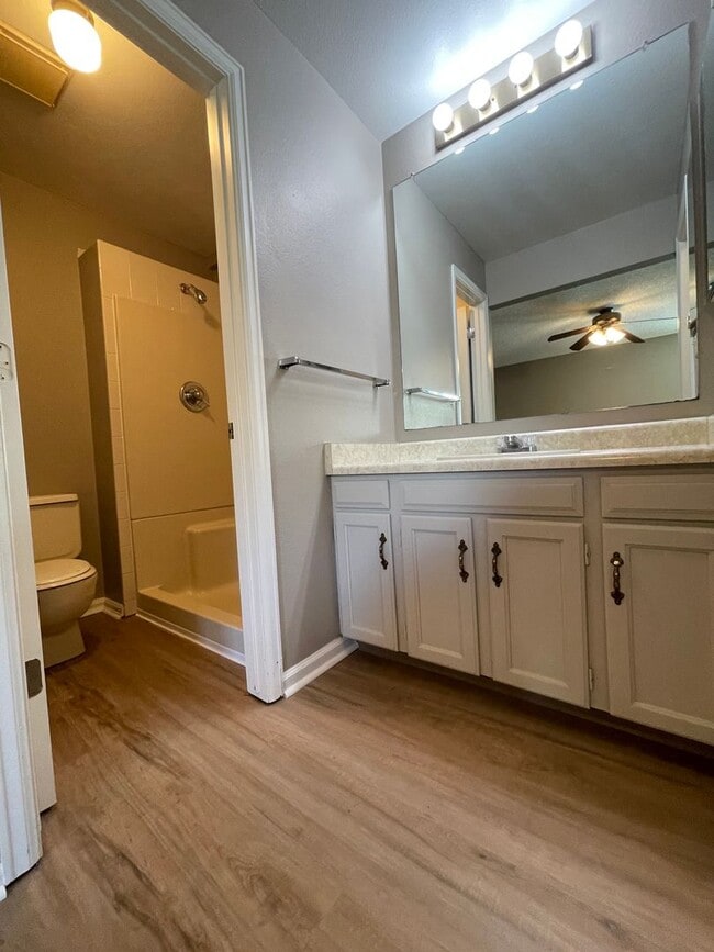 Building Photo - 4425 Hollyhock St