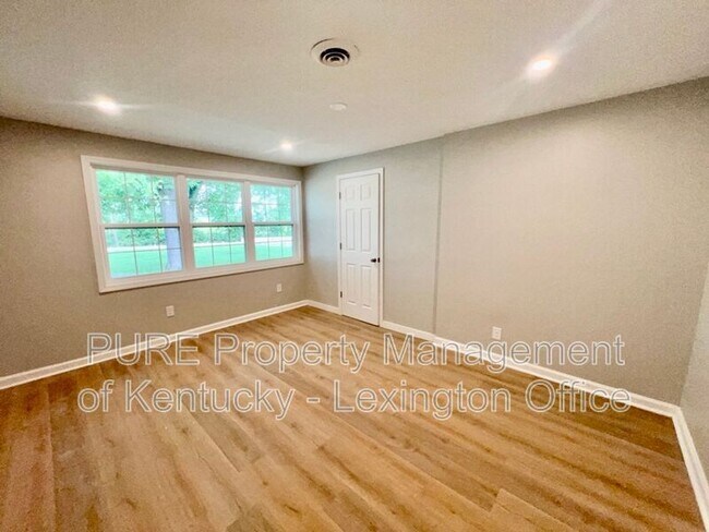 Building Photo - 3520 Combs Ferry Rd