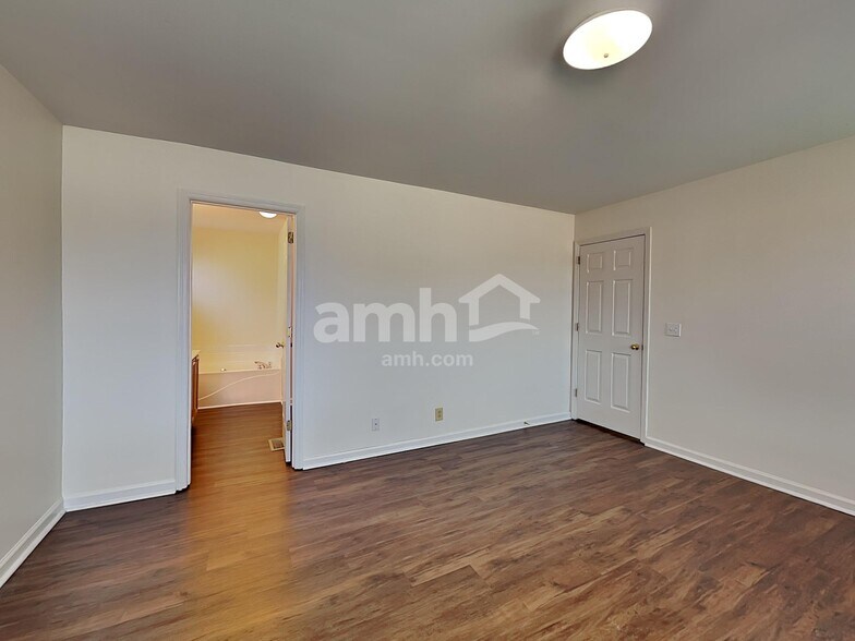 Building Photo - 6337 Willow Oak Dr