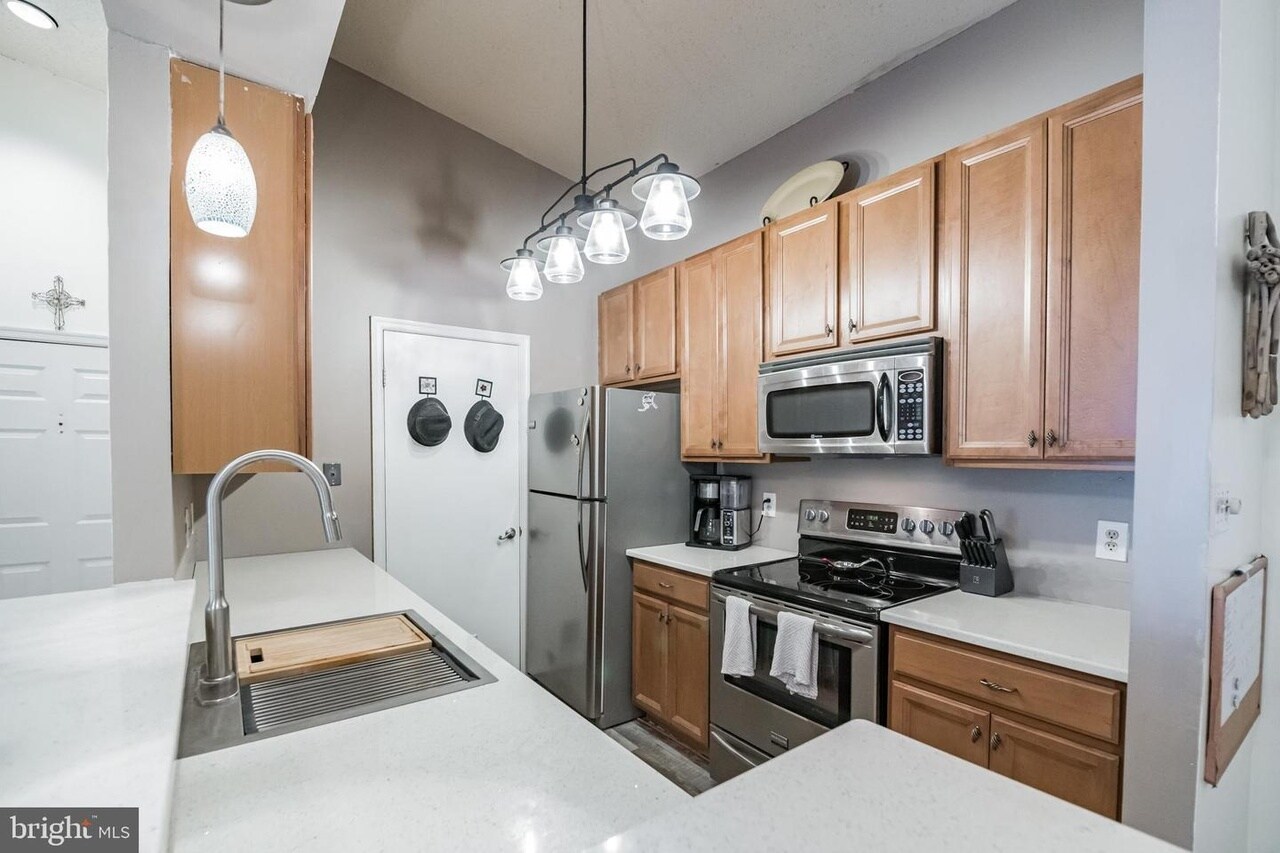Building Photo - 7705 Lafayette Forest Dr