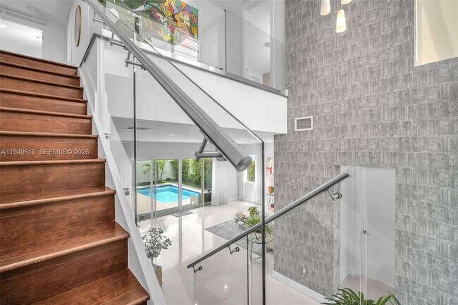 Building Photo - 7457 NW 101 Ave