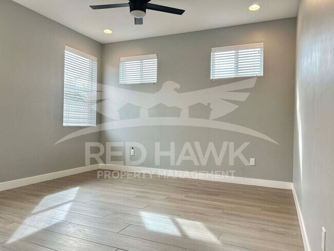 Building Photo - 909 W 17th Pl