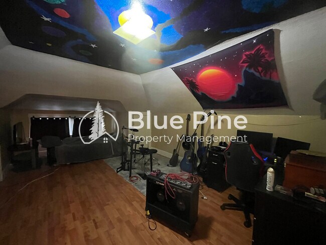 Building Photo - 284 S Ridge Ave