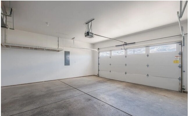 Building Photo - Newer Construction Home in Gated Community