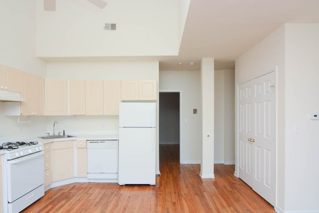 Building Photo - 920 W Dakin St