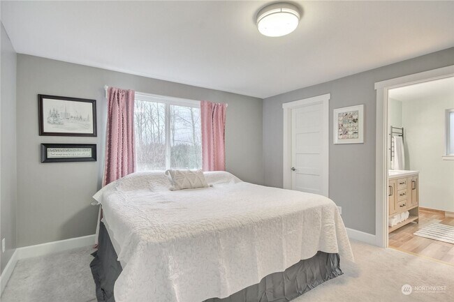 Building Photo - Well Maintained 3 Bed 2.5 Bath for Rent!