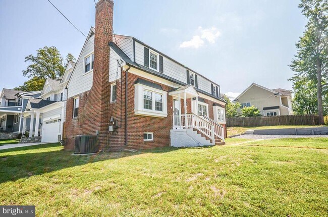 Building Photo - 9107 Lindale Dr