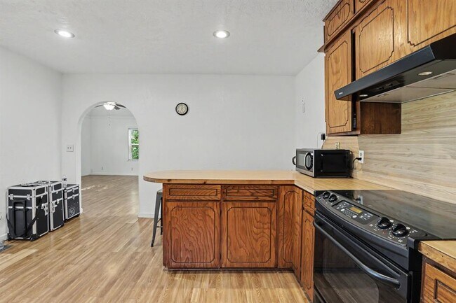 Building Photo - 207 E Juniper Ln