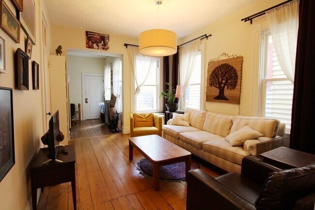 Building Photo - 34 Essex St