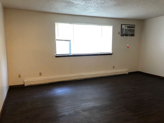 Building Photo - Eastside Iowa City Apartment close to Dini...