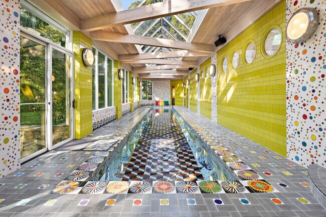 Building Photo - 11 Beachside Common