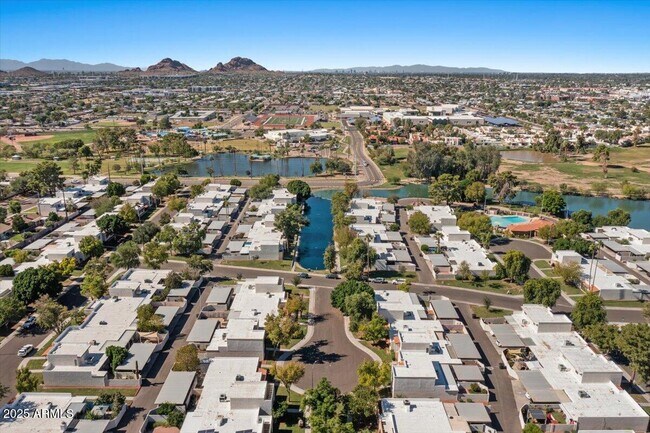 Building Photo - 7803 E Vernon Ave