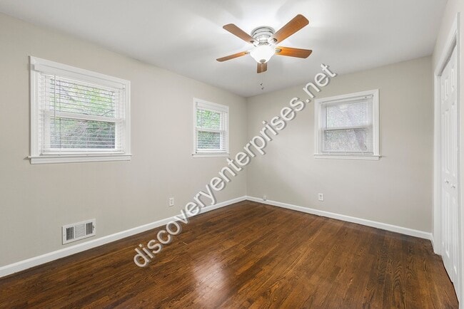 Building Photo - 928 Shieldcrest Way