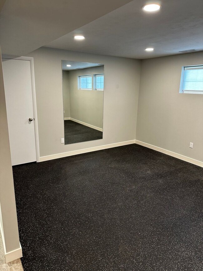 Building Photo - Beautifully Updated Two-Story Home in Sandy — Mountain Views & Big Backyard!