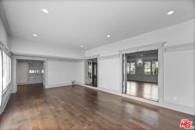 Building Photo - 344 S Kingsley Dr