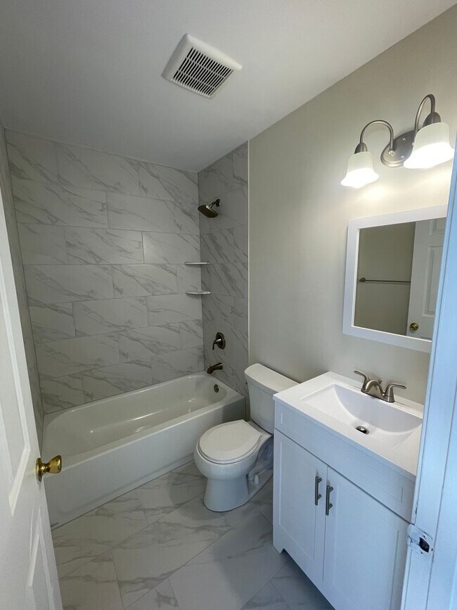 Building Photo - Modern Charm in Rock Hill: Fully Renovated 2-Bedroom Home with Brand New Appliances