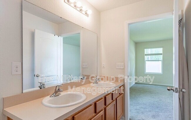Building Photo - 6914 Sandle Dr